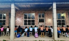 欧宝体育:铁皮房、土操场，这里有一座“筑梦”摔跤馆